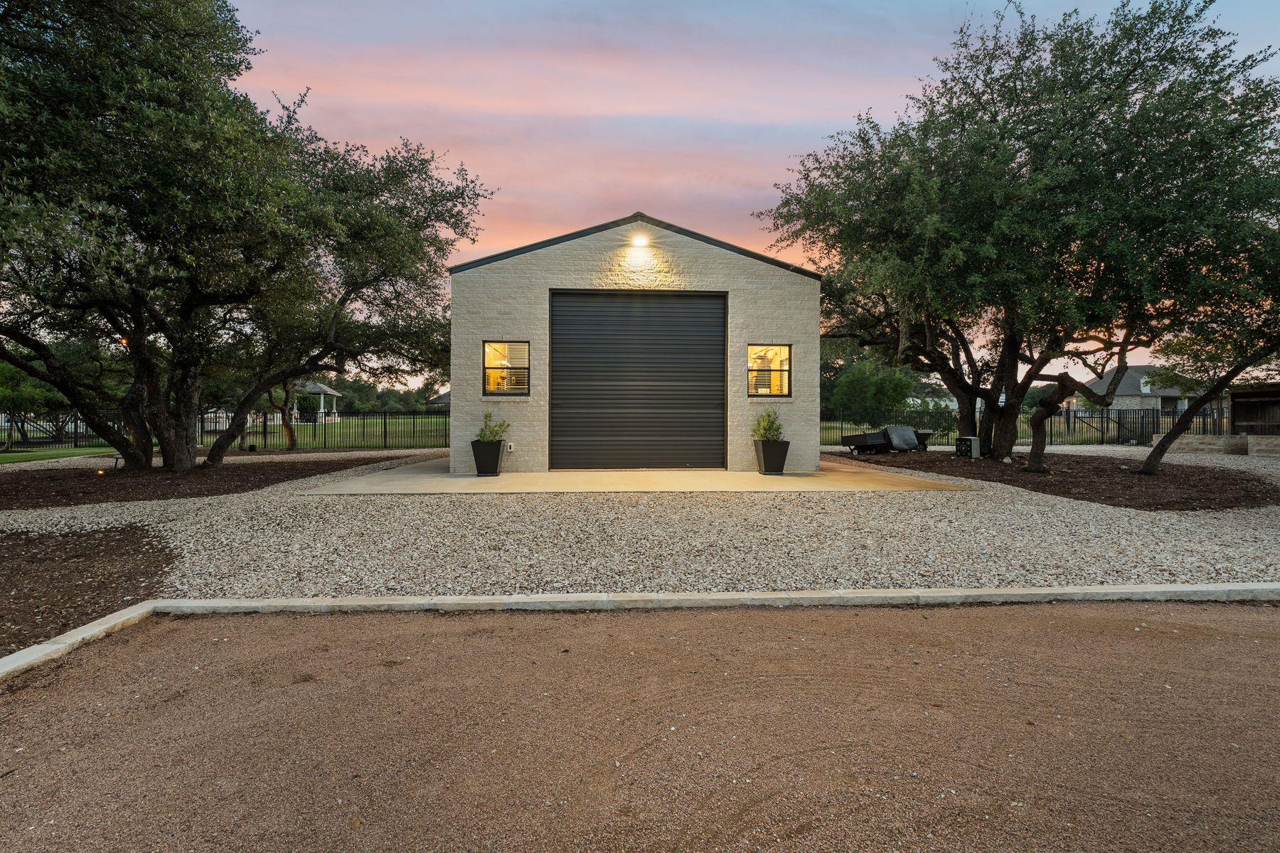 1126 Woodpark LN