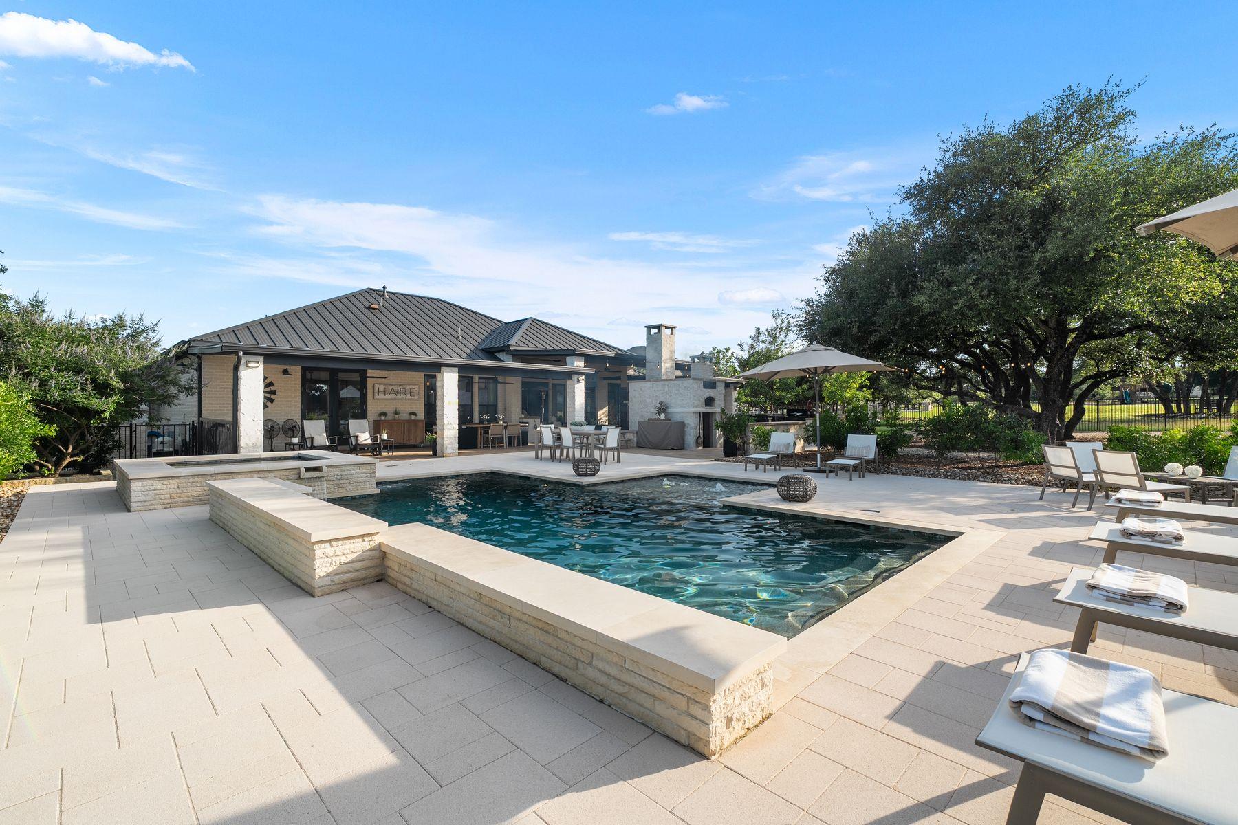 1126 Woodpark LN