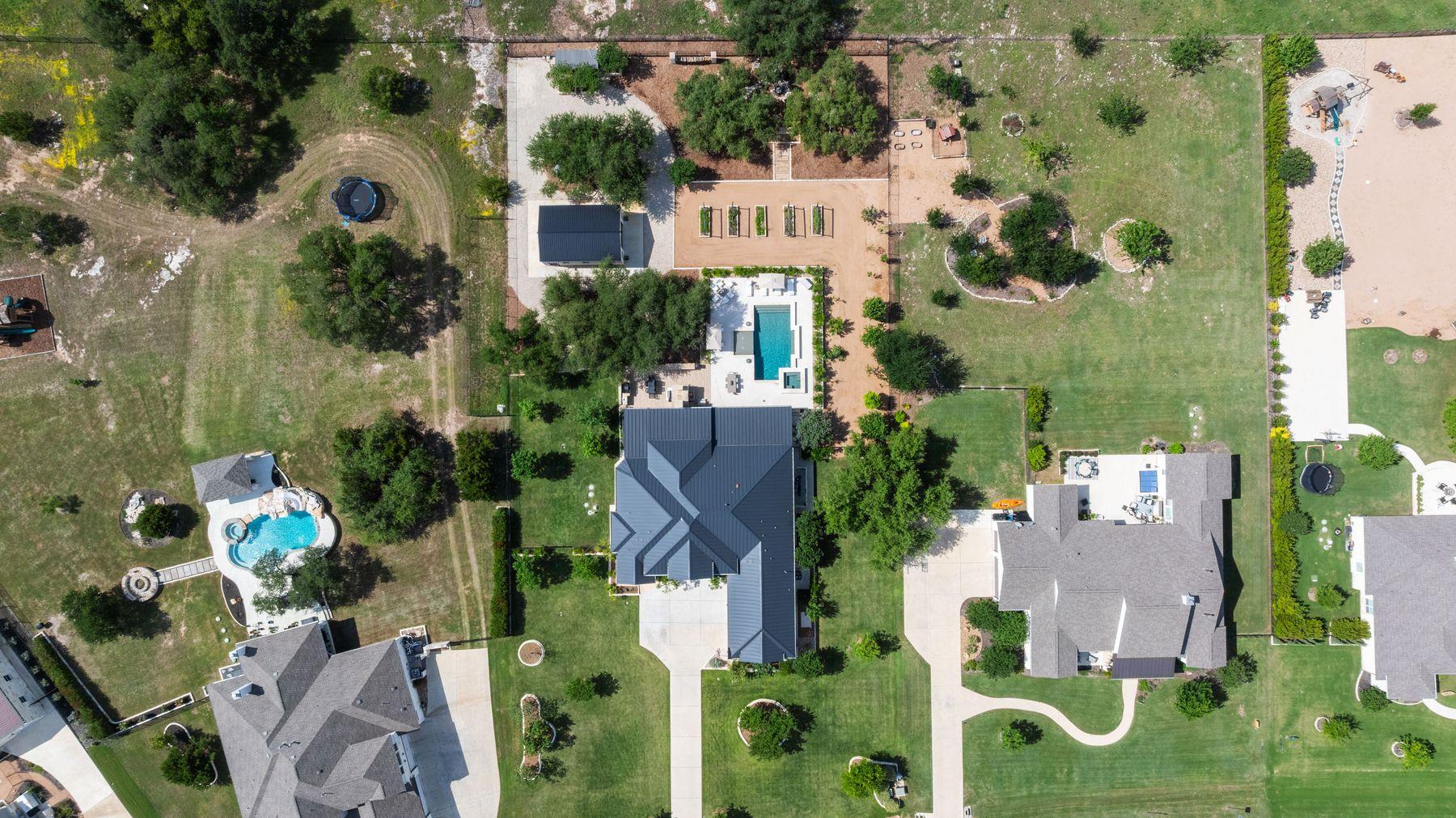 1126 Woodpark LN