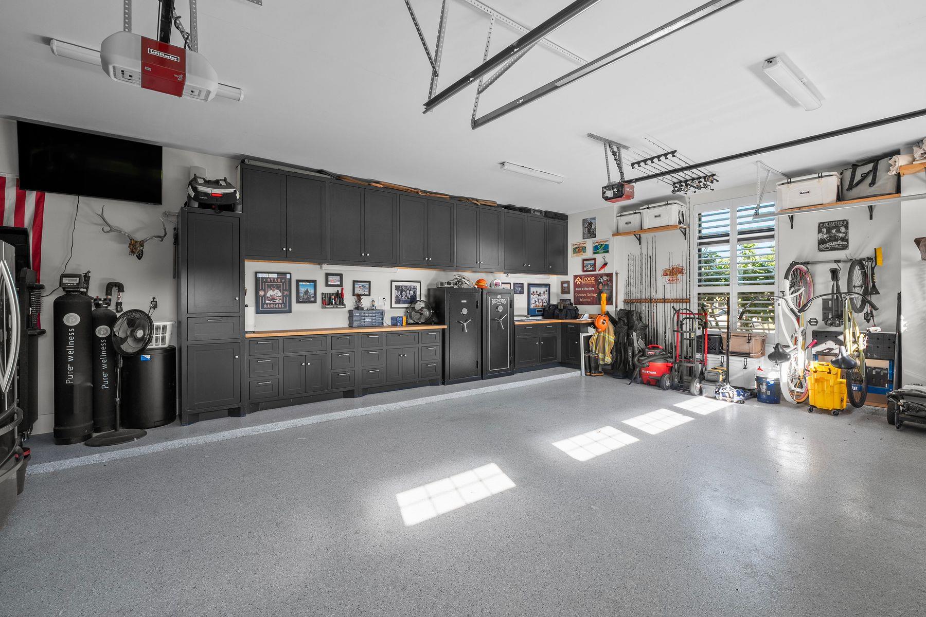1126 Woodpark LN