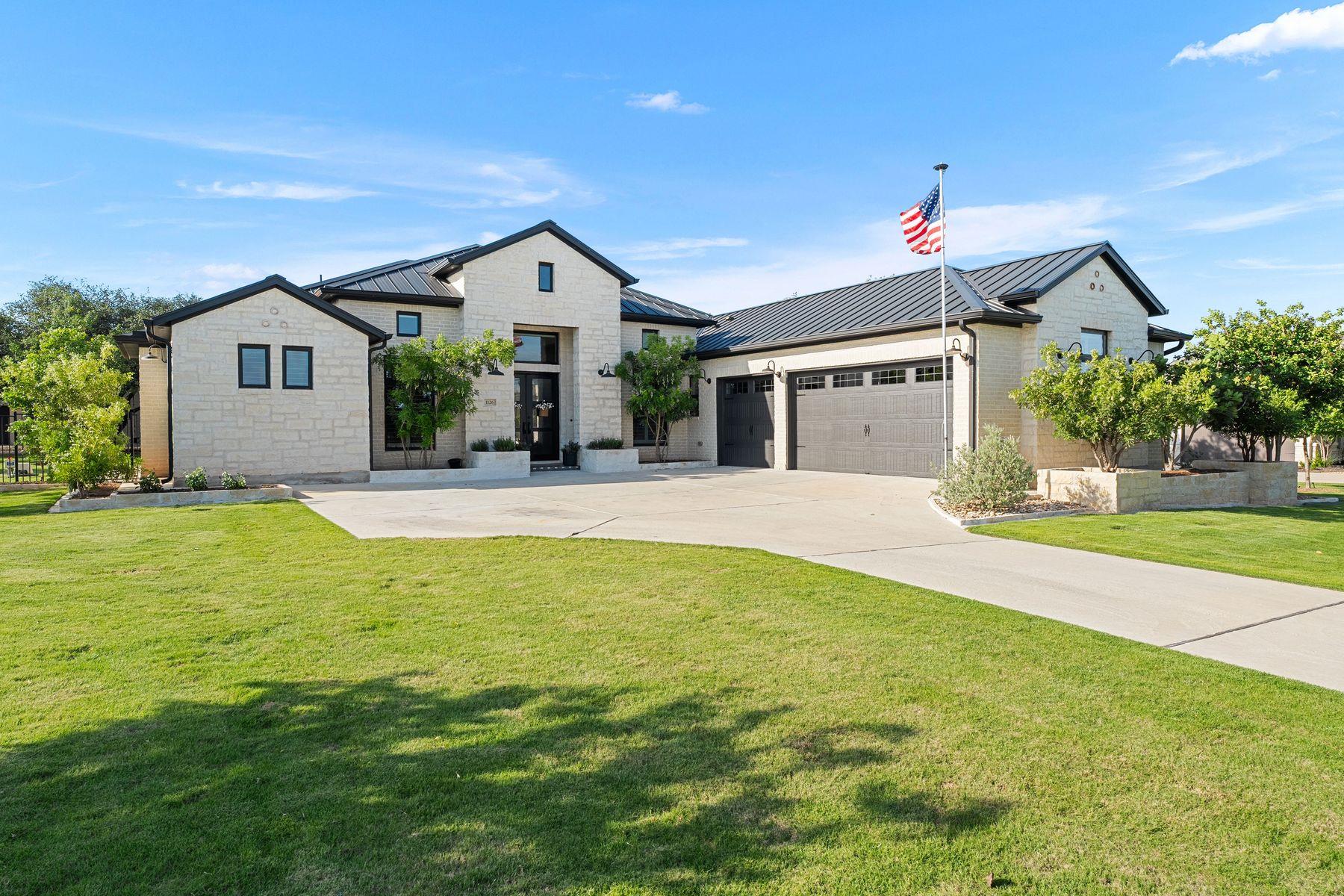 1126 Woodpark LN