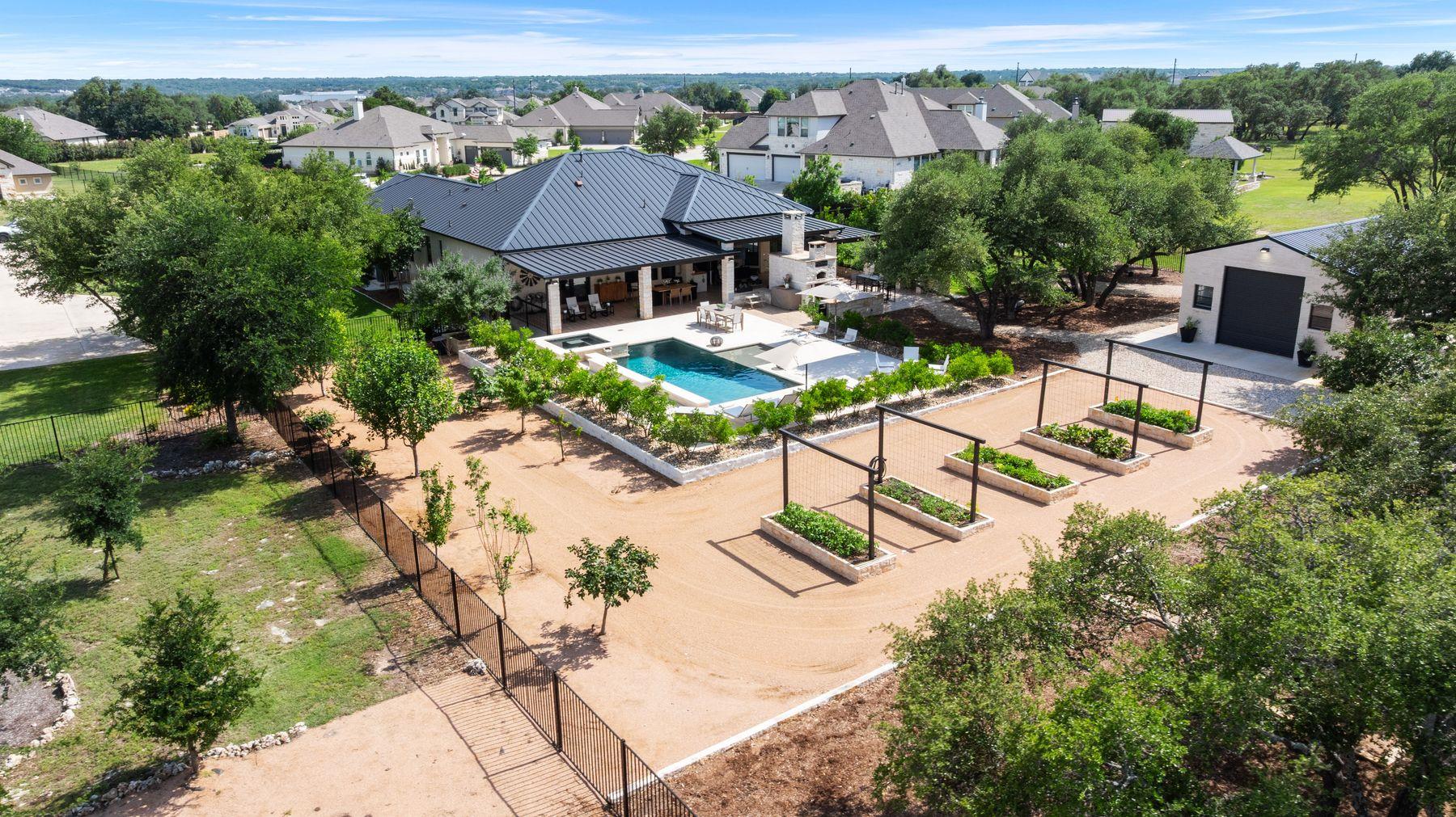 1126 Woodpark LN