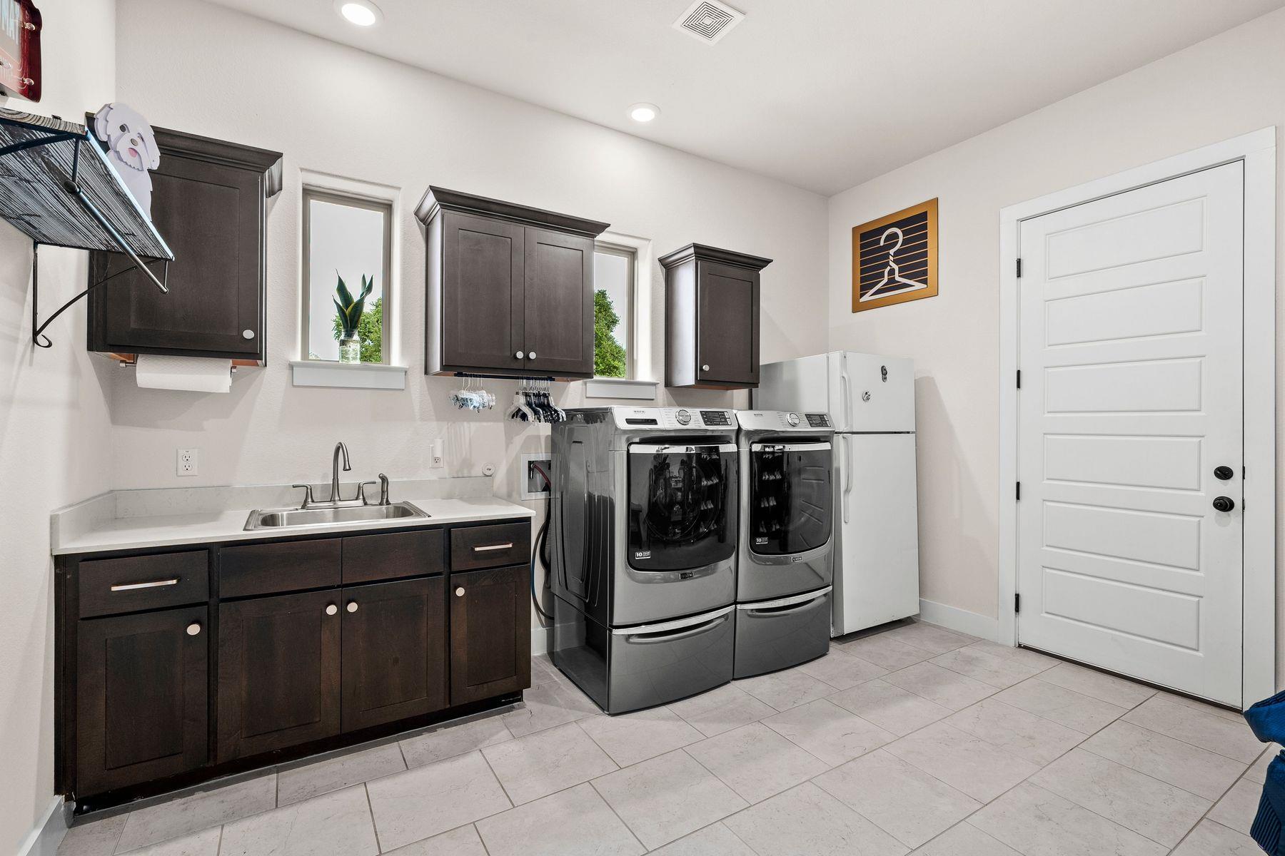 111 Bee Brush CT