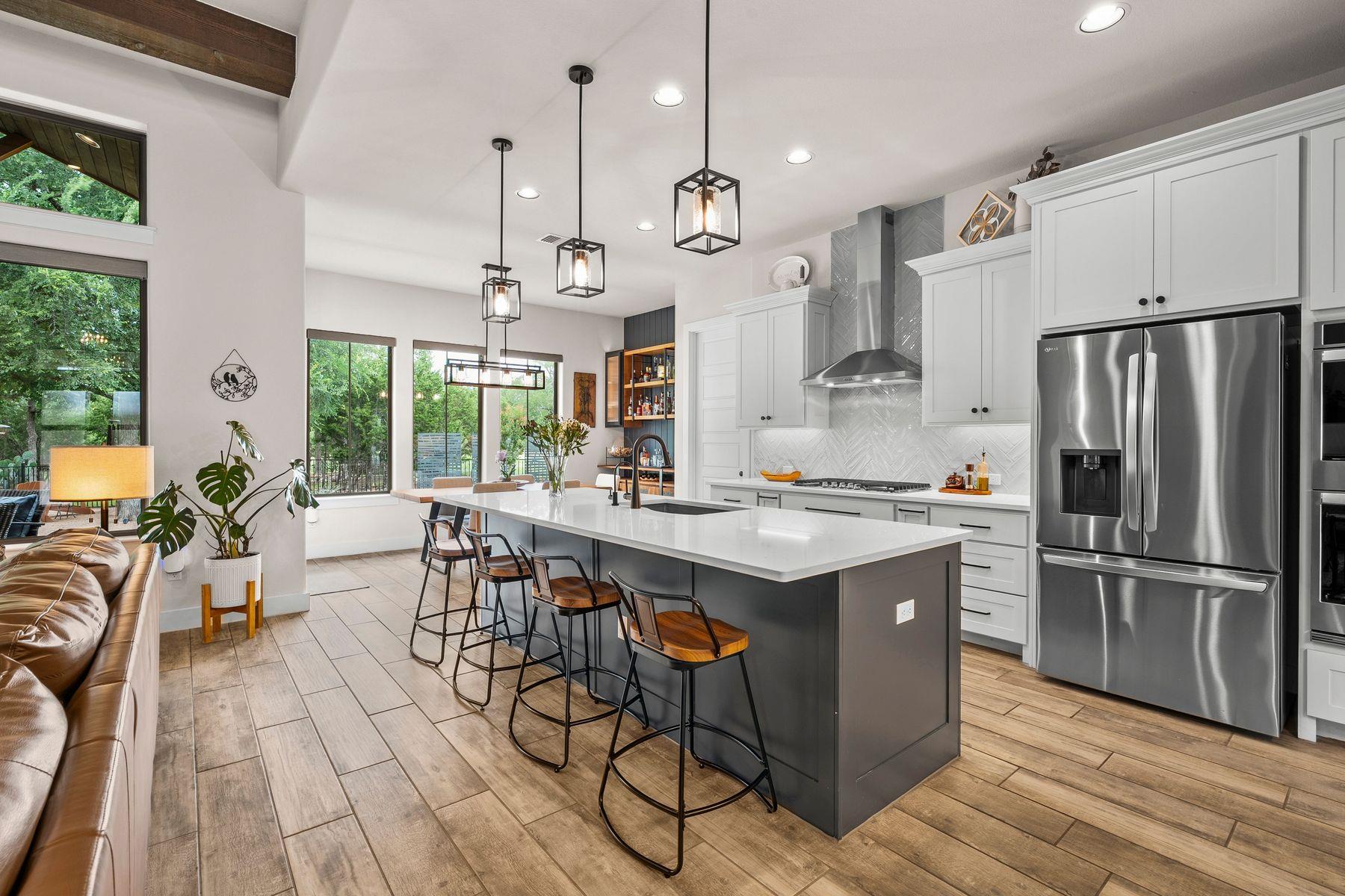 111 Bee Brush CT