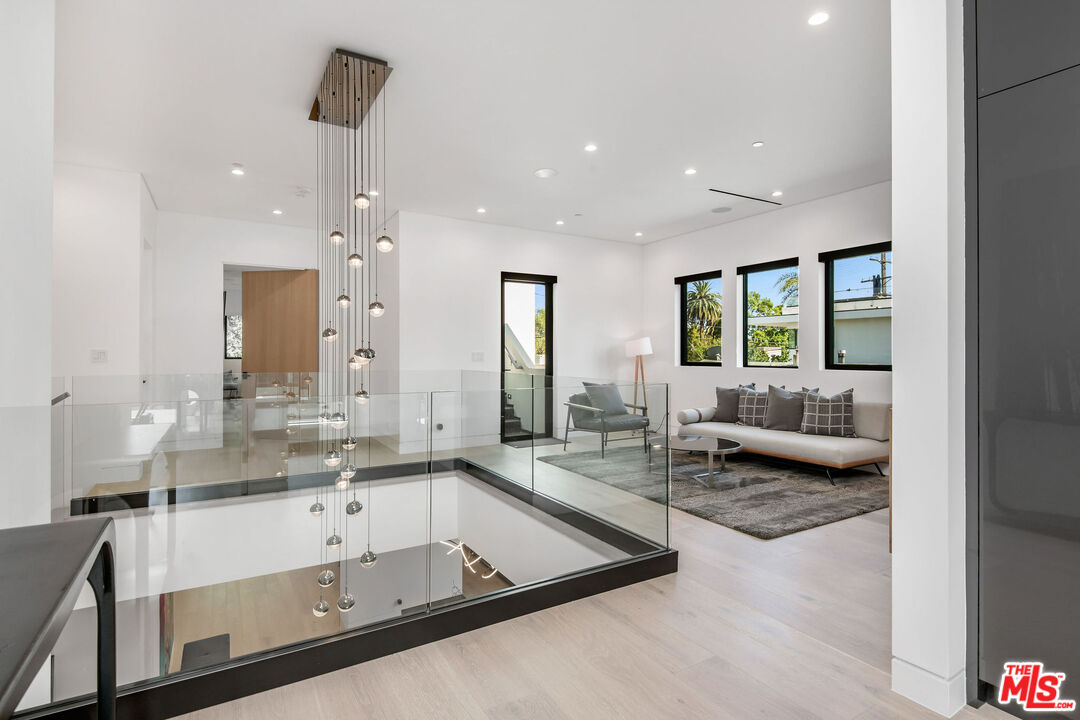 812 N Ogden Dr