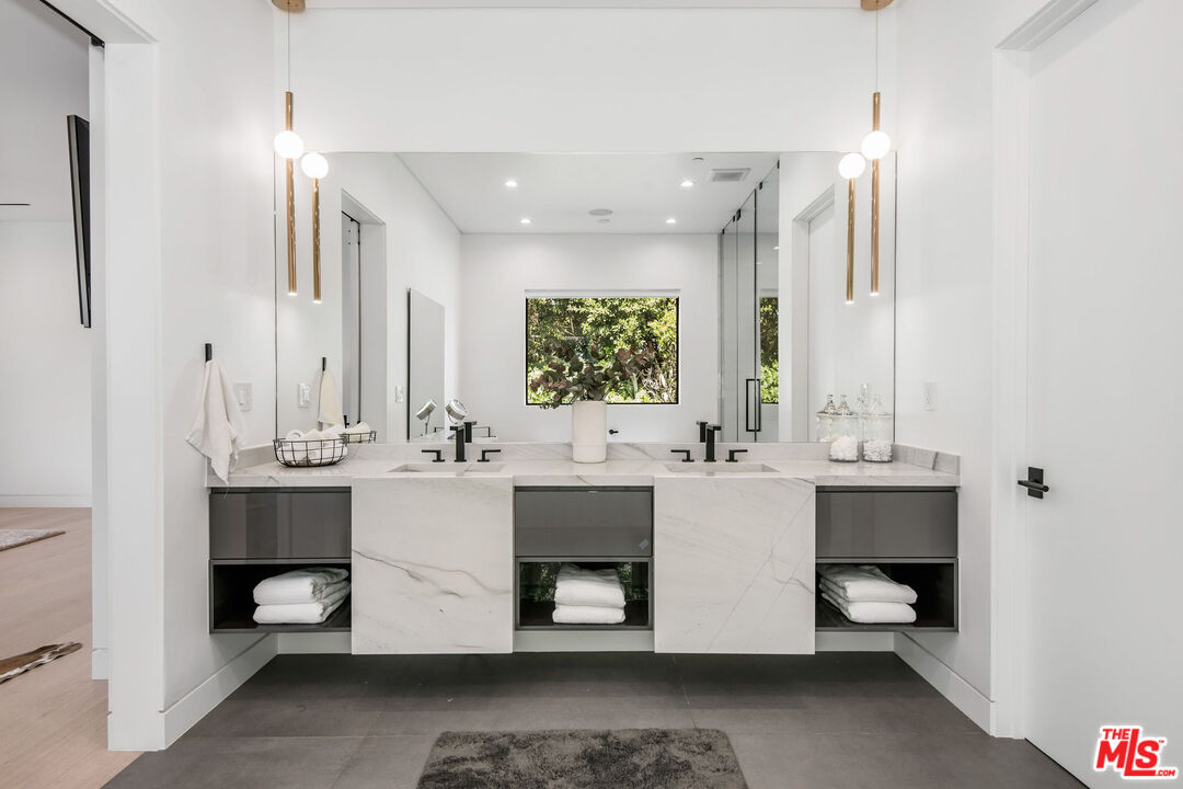 812 N Ogden Dr