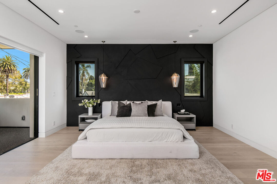 812 N Ogden Dr