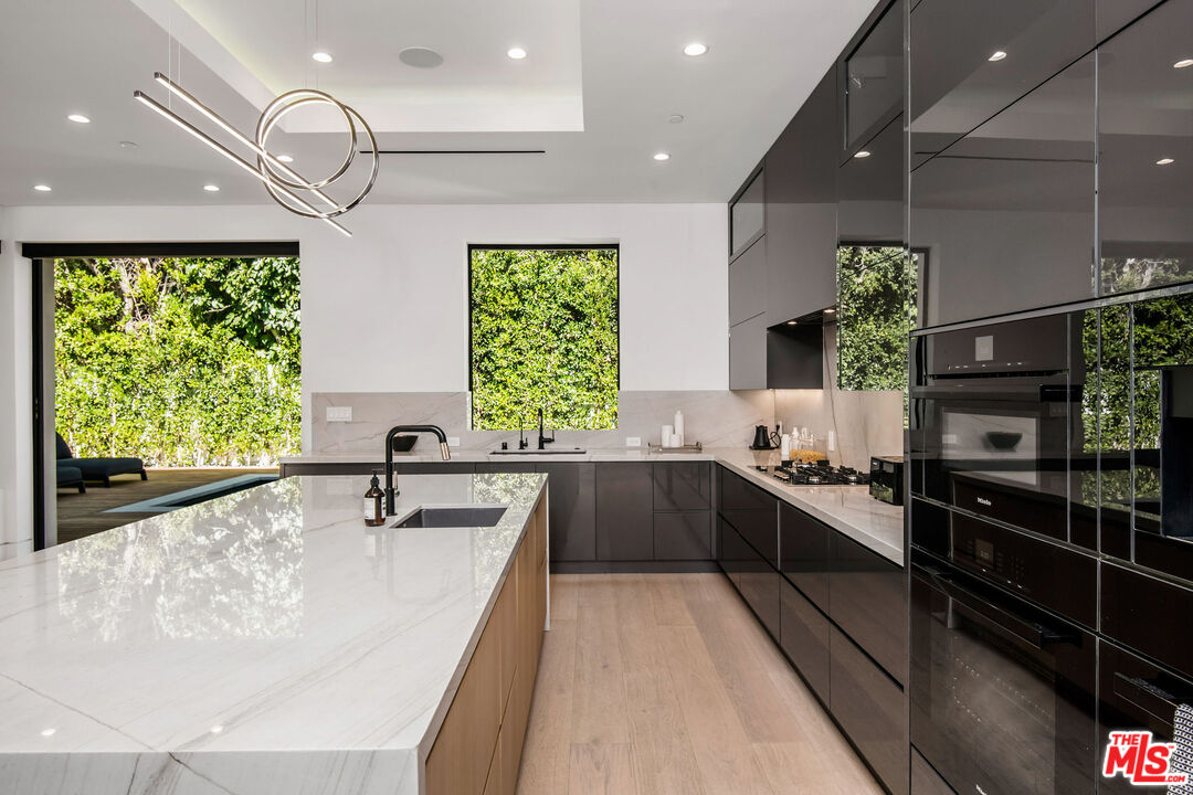 812 N Ogden Dr