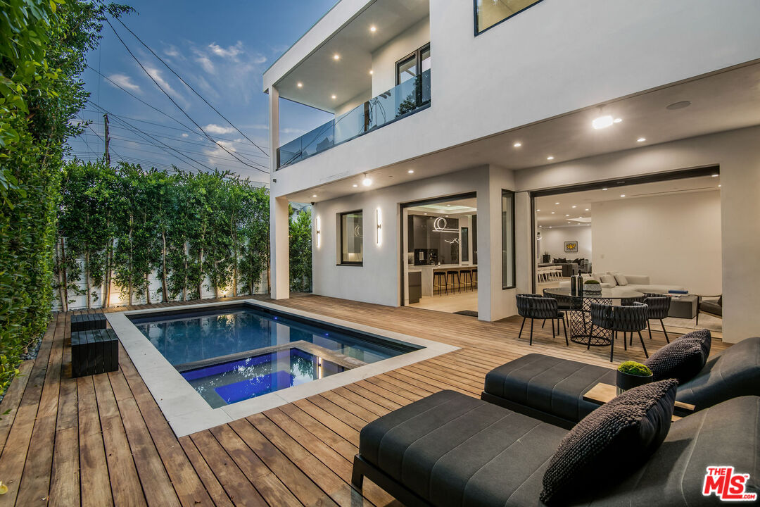 812 N Ogden Dr