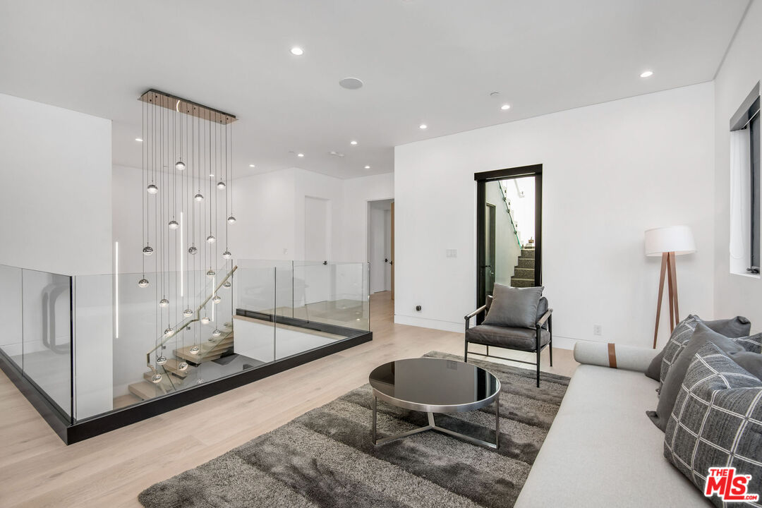 812 N Ogden Dr