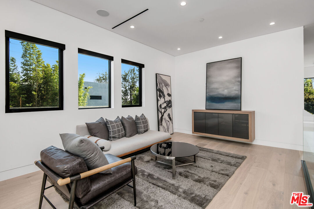 812 N Ogden Dr