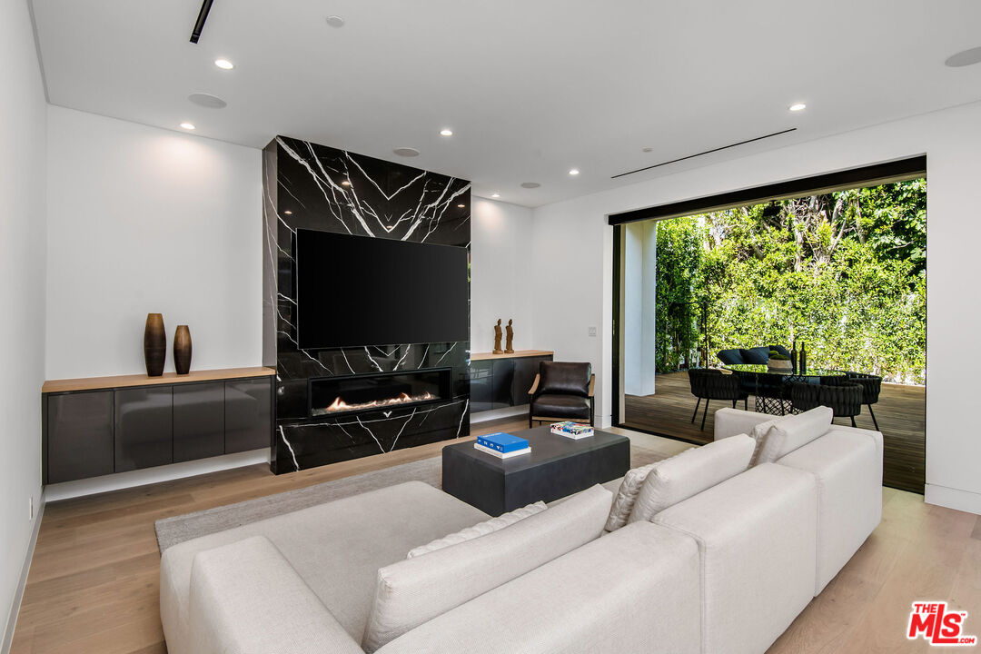 812 N Ogden Dr