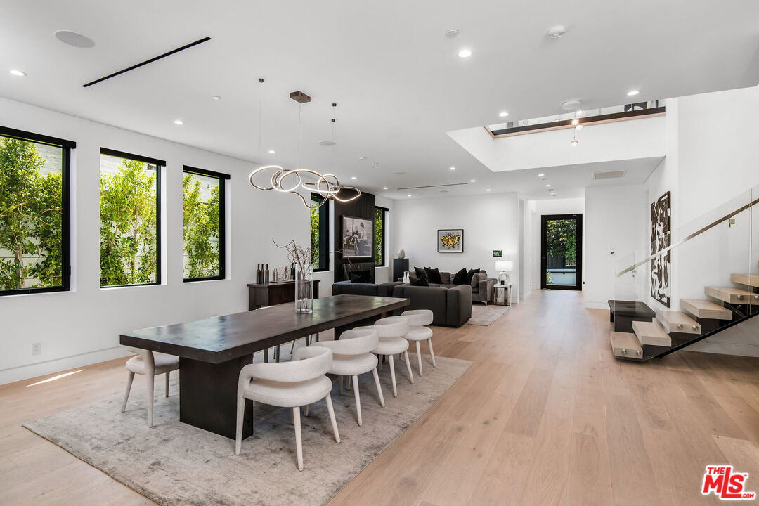 812 N Ogden Dr