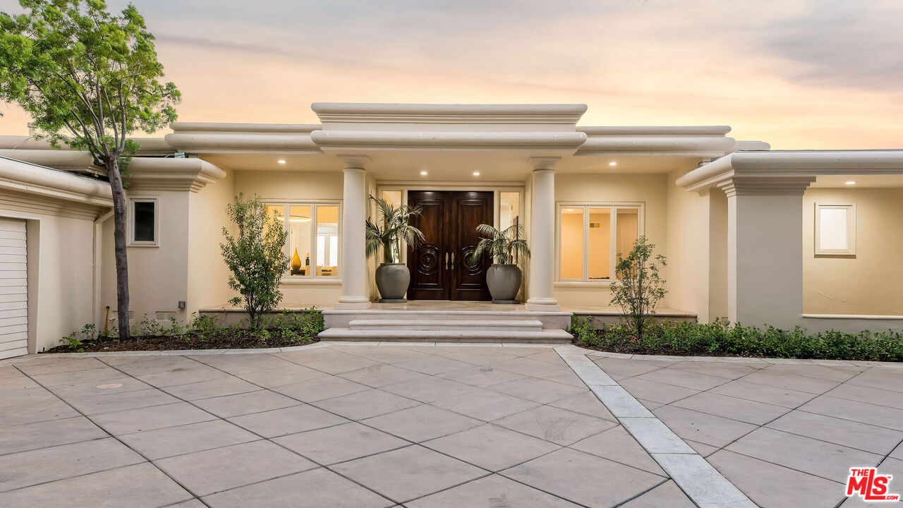 610 Burk Pl