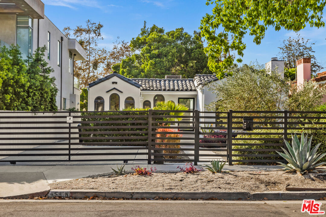 459 N Kings Rd