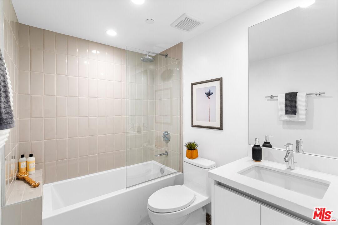 11620 Chenault St Unit: 402