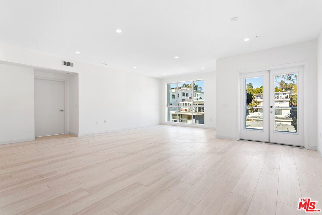 11620 Chenault St Unit: 402
