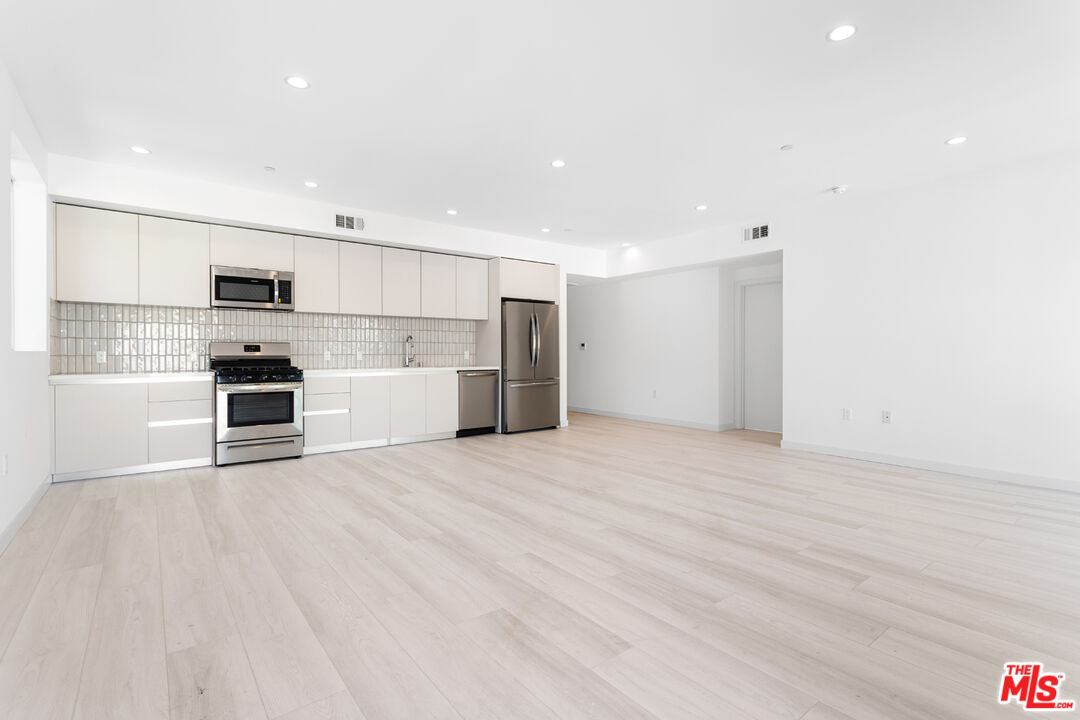 11620 Chenault St Unit: 402