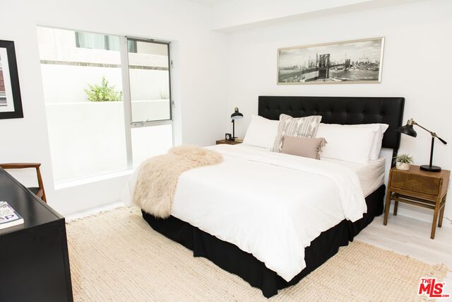 625 S BARRINGTON AVE Unit: 209