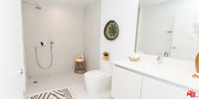 625 S BARRINGTON AVE Unit: 209