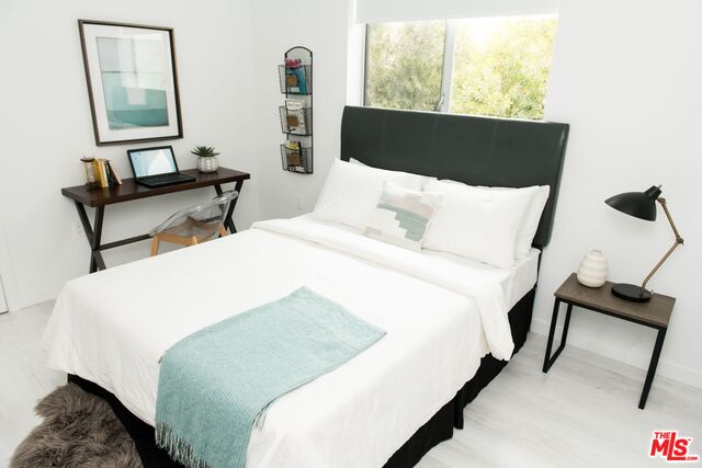 625 S BARRINGTON AVE Unit: 209
