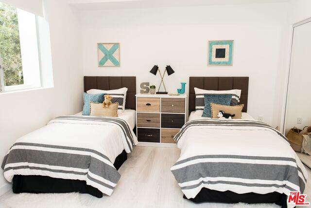 625 S BARRINGTON AVE Unit: 209
