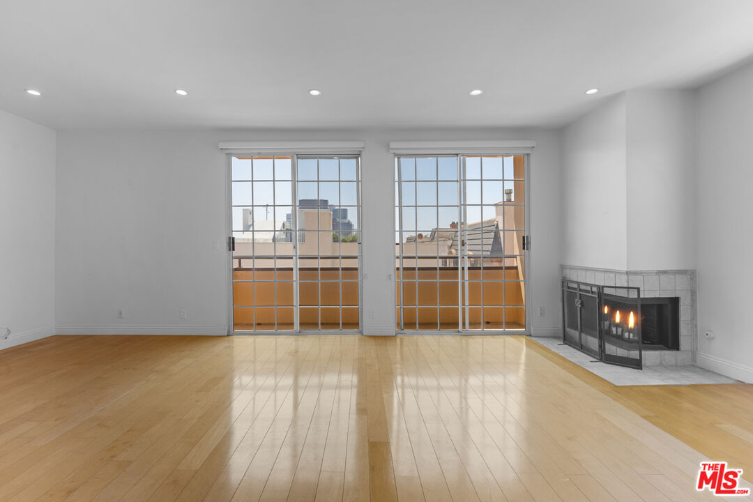 11812 Gorham Ave Unit: 303