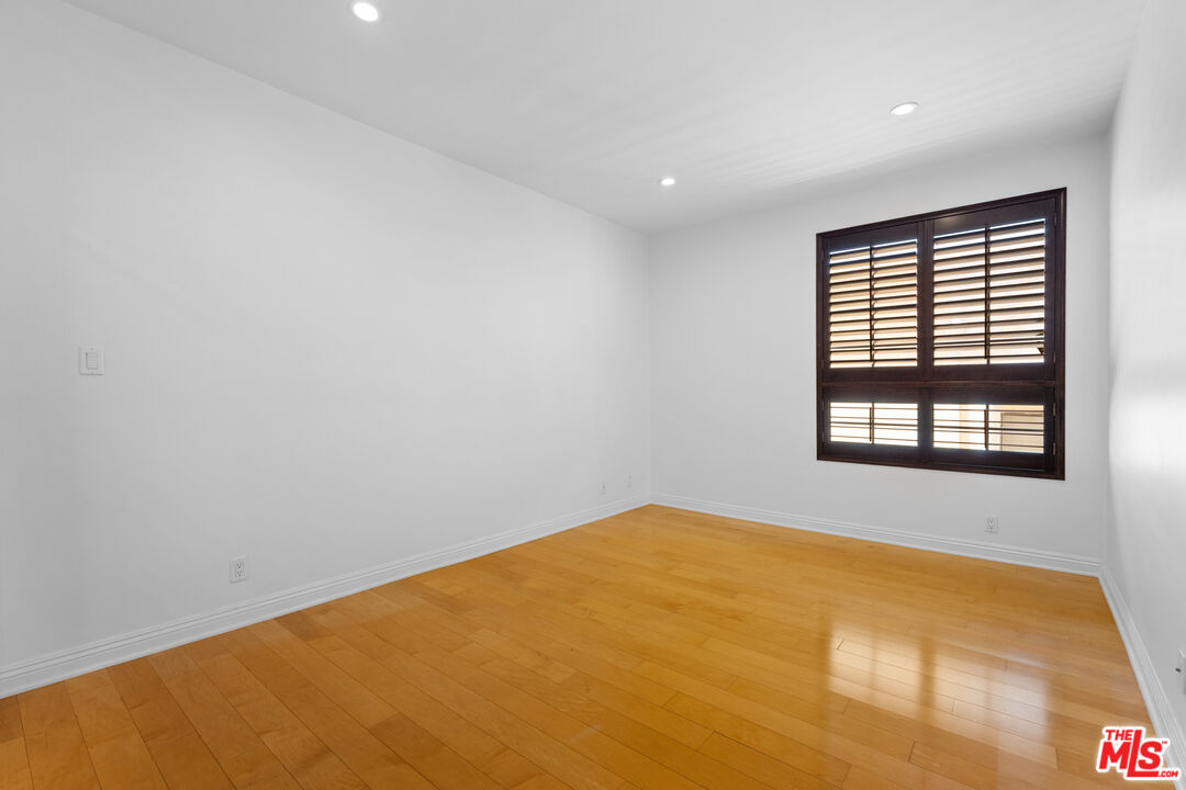 11812 Gorham Ave Unit: 303