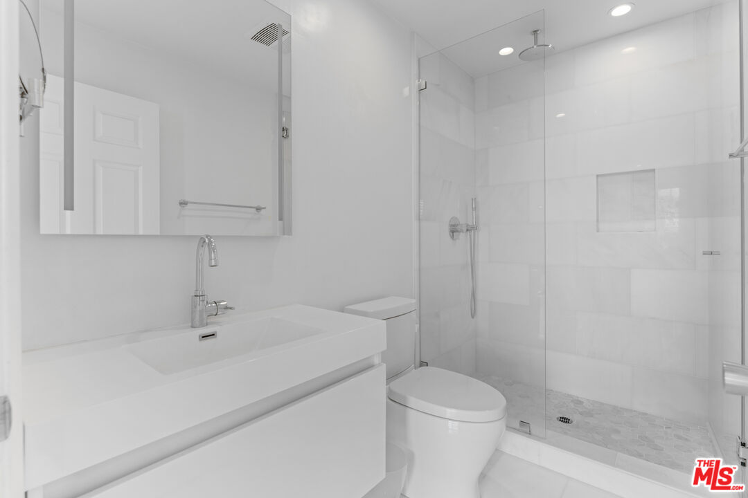 11812 Gorham Ave Unit: 303