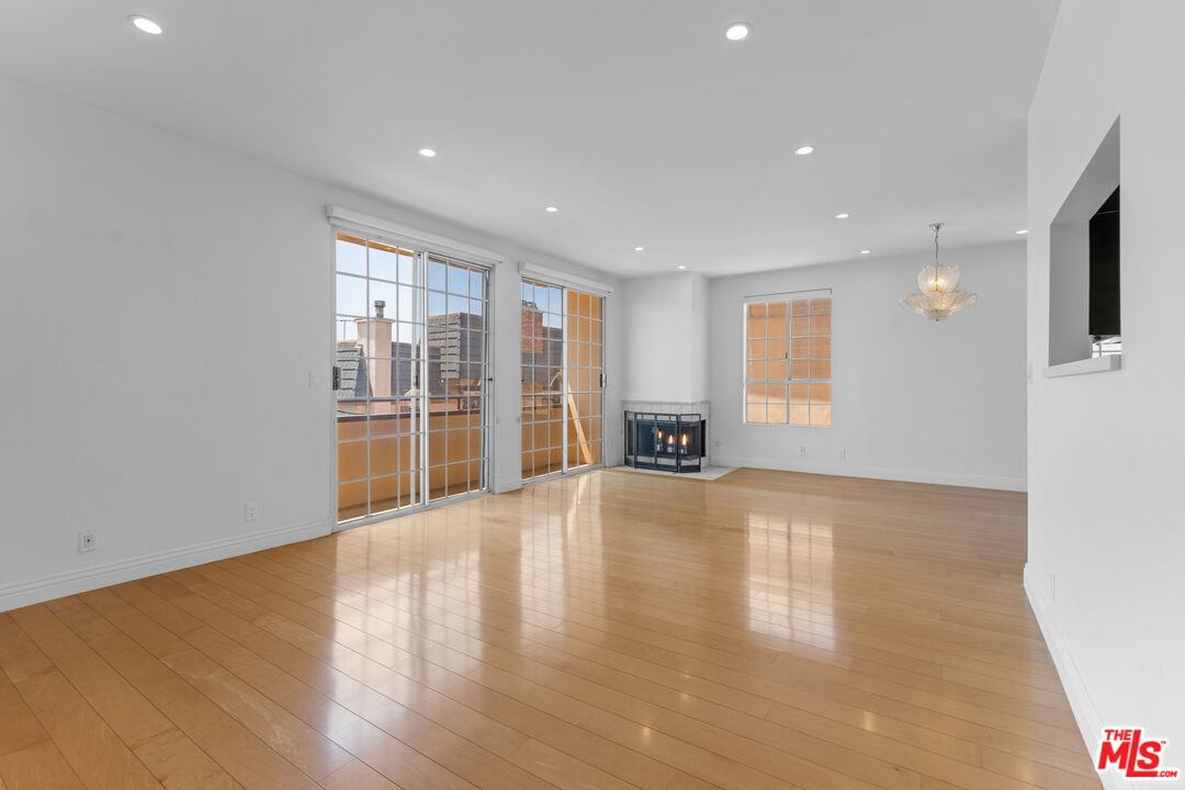11812 Gorham Ave Unit: 303