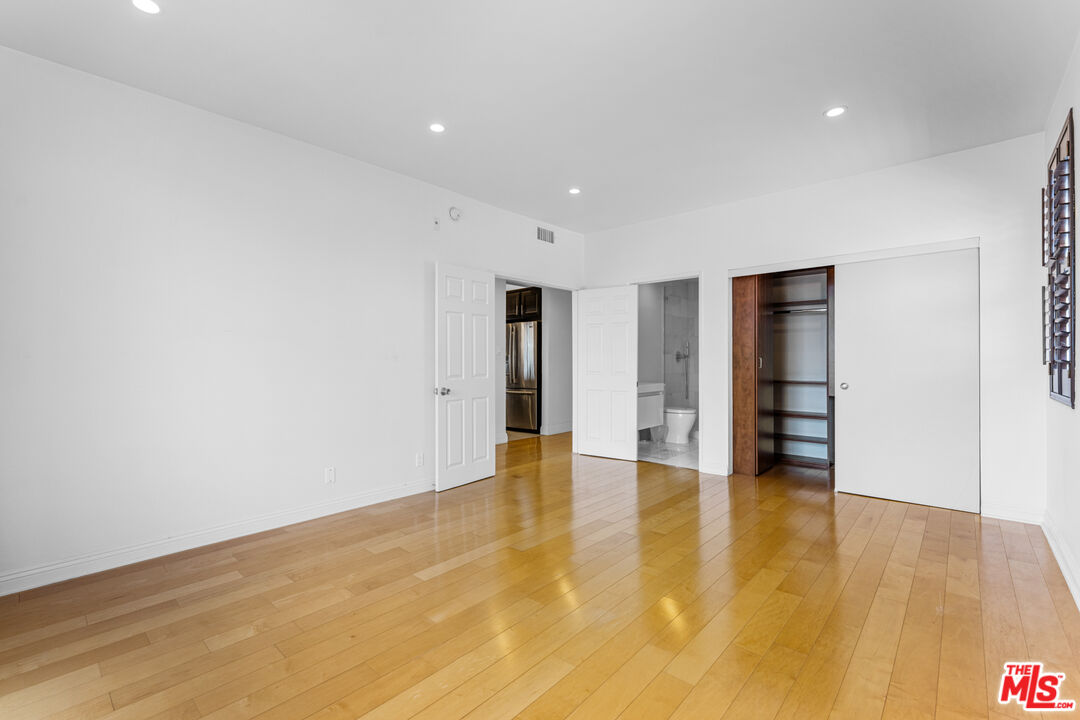 11812 Gorham Ave Unit: 303