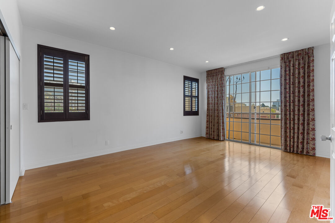 11812 Gorham Ave Unit: 303