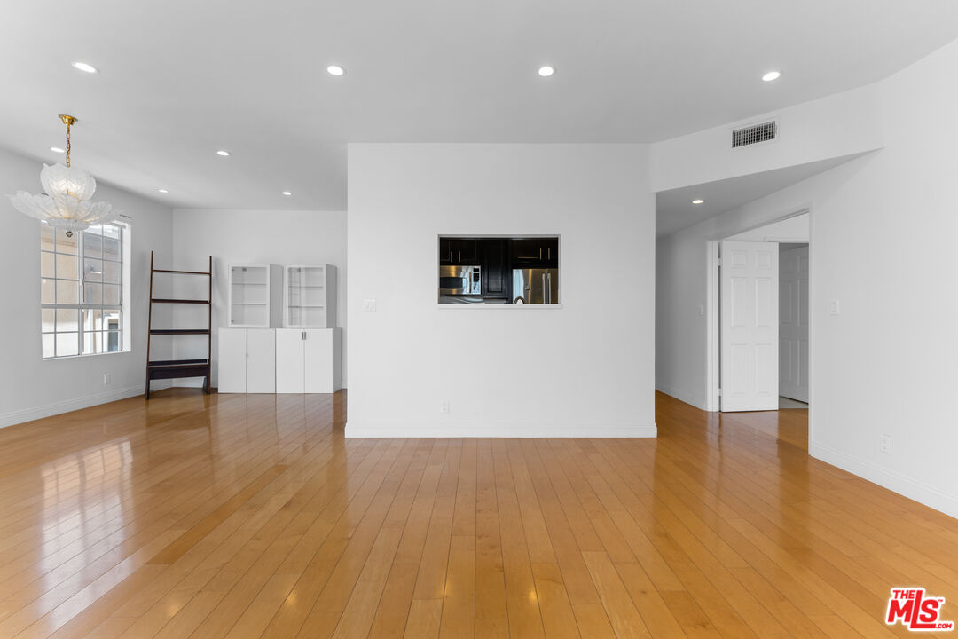11812 Gorham Ave Unit: 303