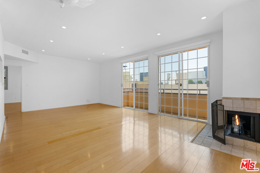 11812 Gorham Ave Unit: 303