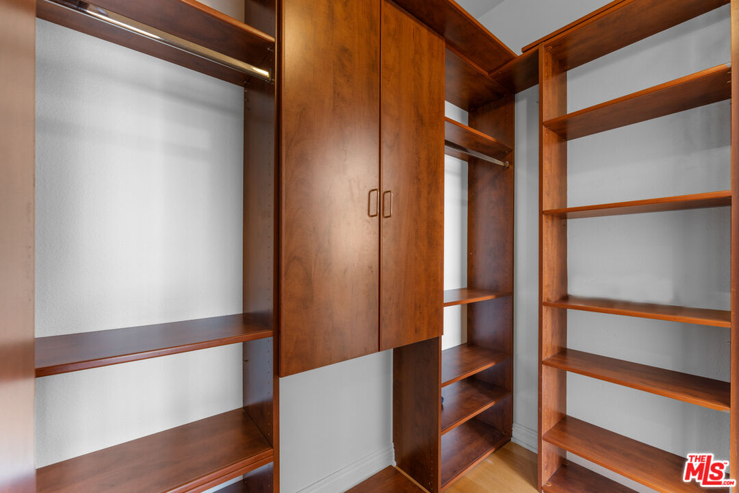 11812 Gorham Ave Unit: 303