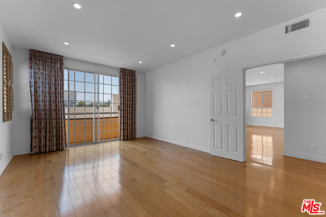 11812 Gorham Ave Unit: 303