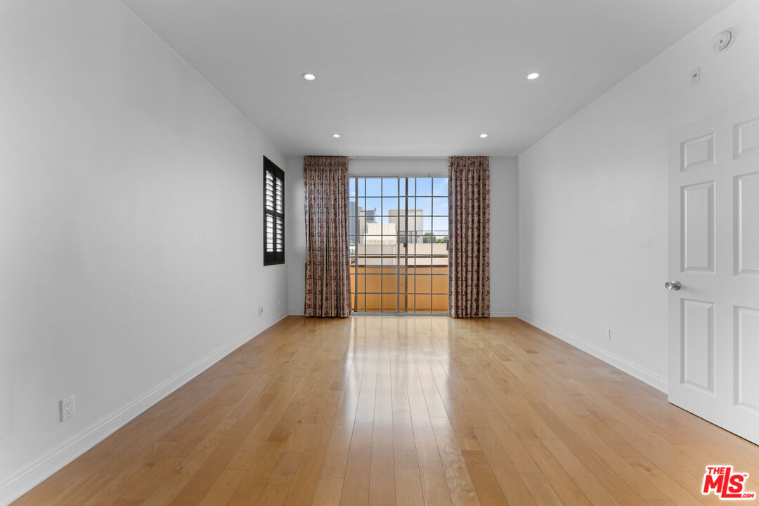 11812 Gorham Ave Unit: 303