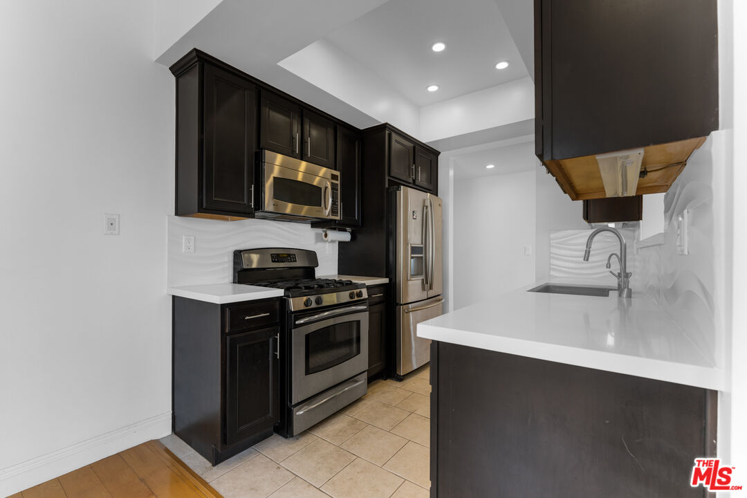 11812 Gorham Ave Unit: 303