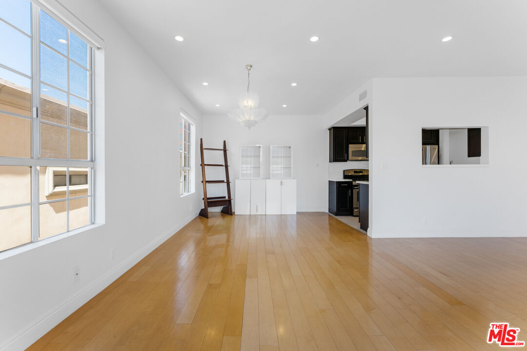11812 Gorham Ave Unit: 303