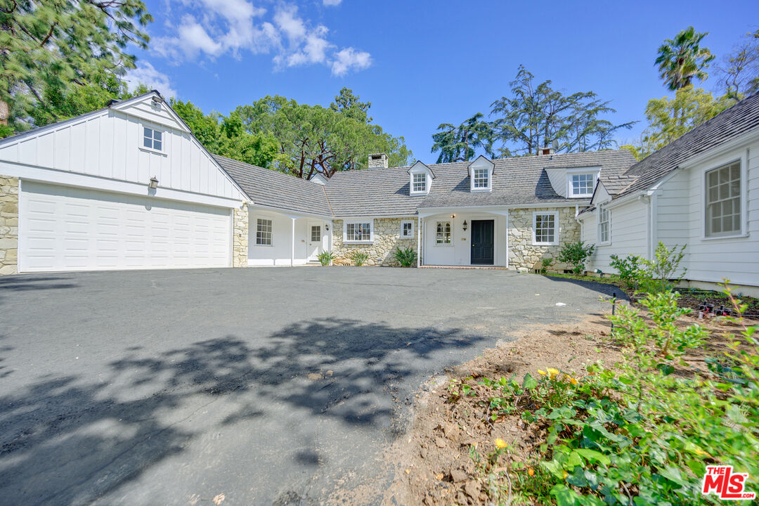 926 N ALPINE DR