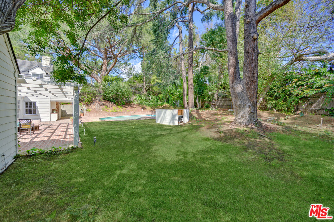 926 N ALPINE DR