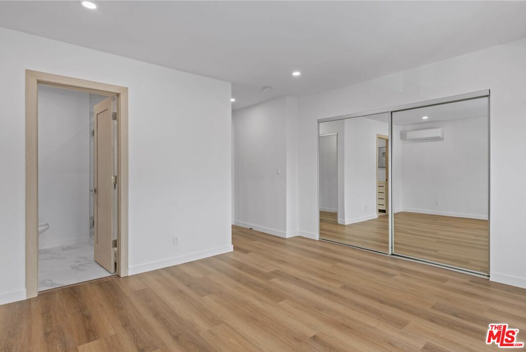 2449 N Beachwood Dr Unit: 9