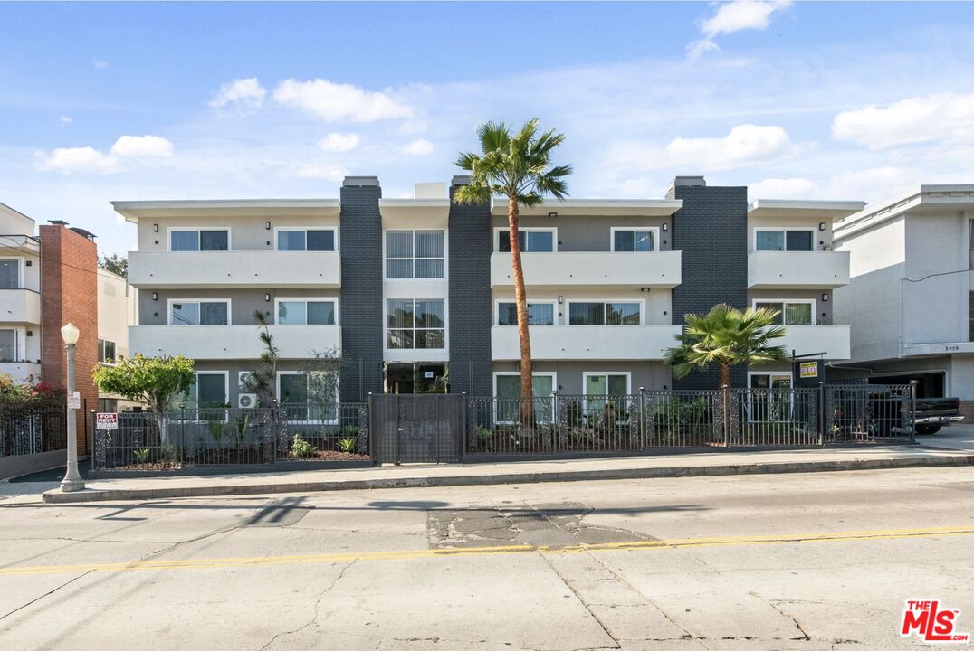 2449 N Beachwood Dr Unit: 9