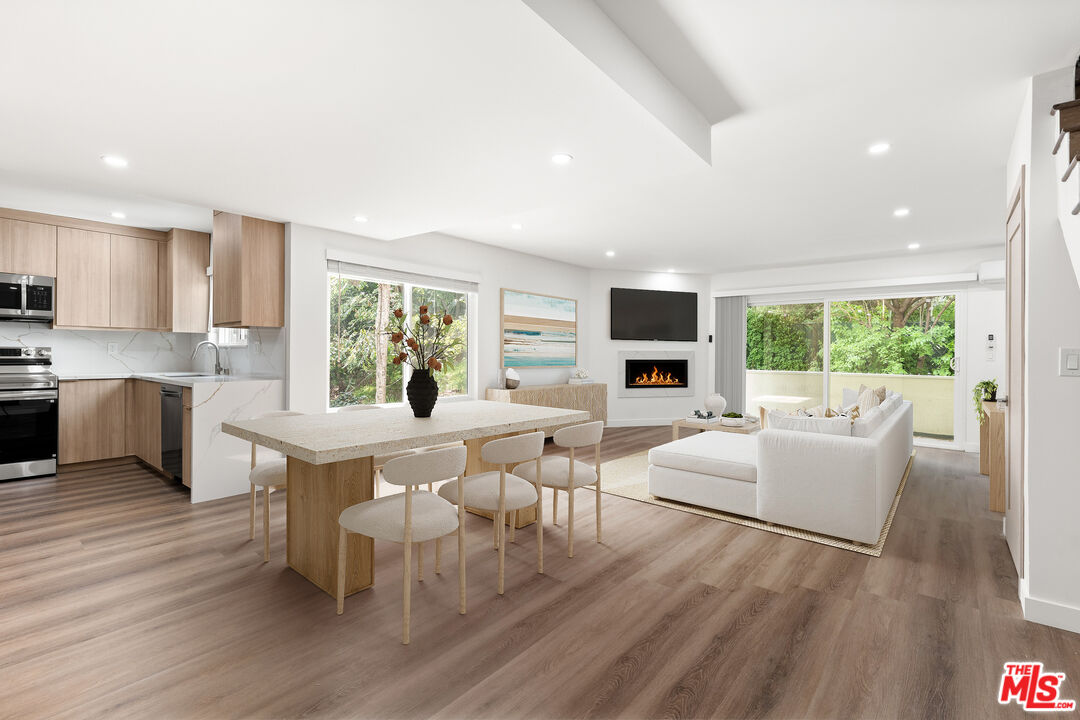 2449 N Beachwood Dr Unit: 13