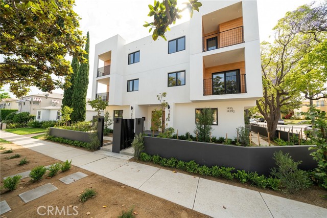 1433 Crescent Heights BLVD