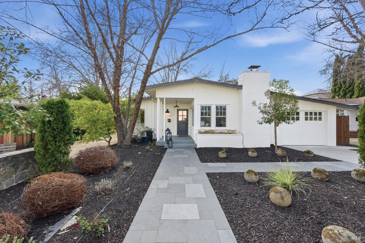 1123 Oak Avenue
