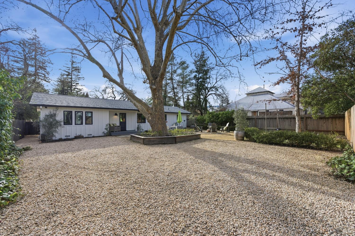 1123 Oak Avenue