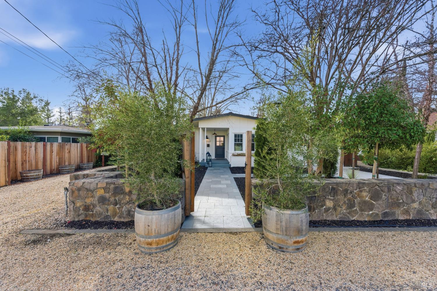 1123 Oak Avenue