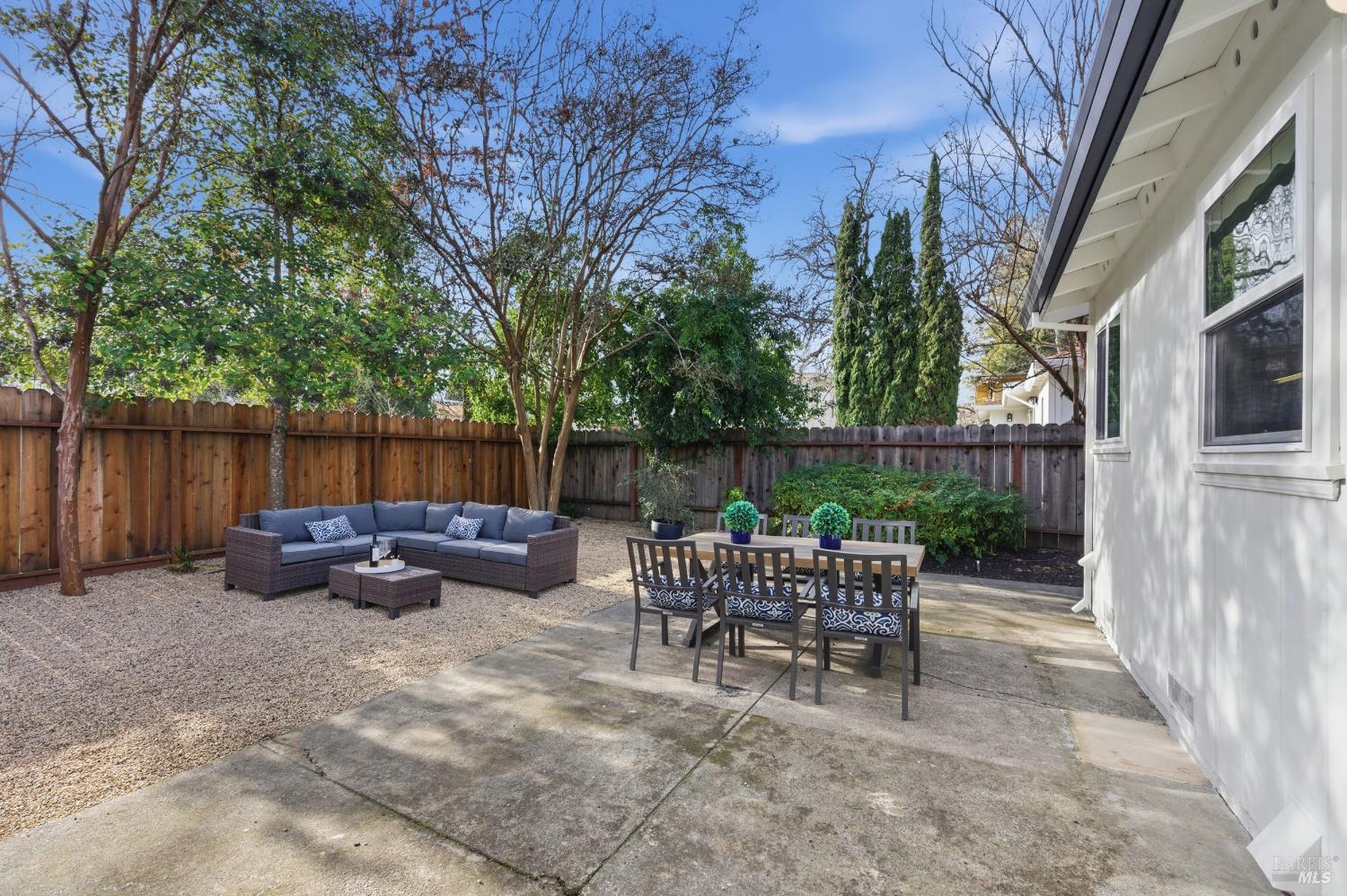 1123 Oak Avenue