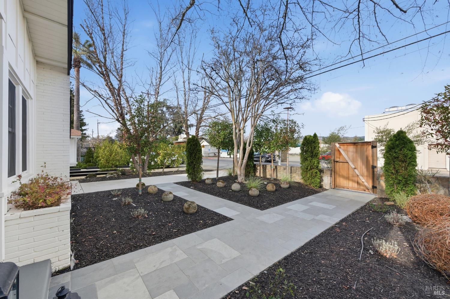 1123 Oak Avenue